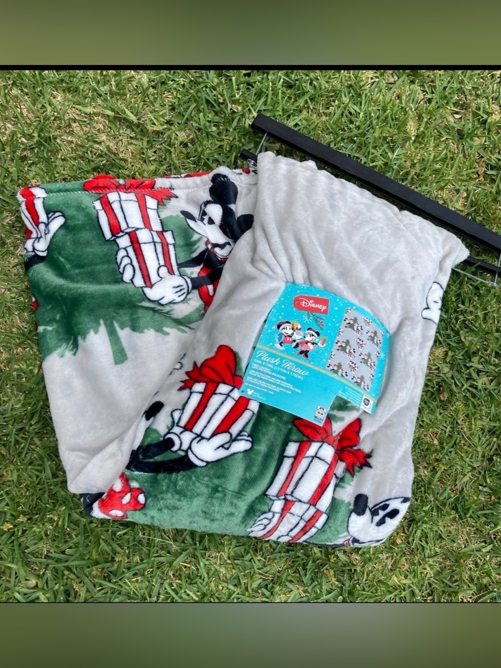 Disney Mickey & Minnie Holiday Plush Throw - Gray, Green & Red